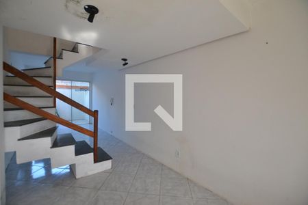 Sala de casa de condomínio à venda com 2 quartos, 60m² em Parque Urbano, Porto Alegre