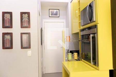 Cozinha de apartamento à venda com 1 quarto, 25m² em Vila Madalena, São Paulo