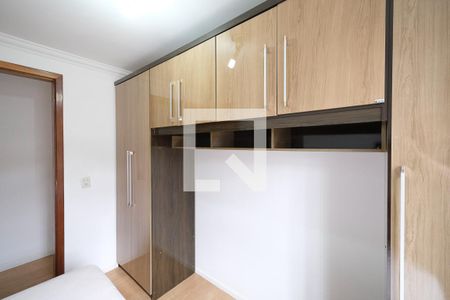 Quarto 1 de apartamento para alugar com 2 quartos, 59m² em Uberaba, Curitiba