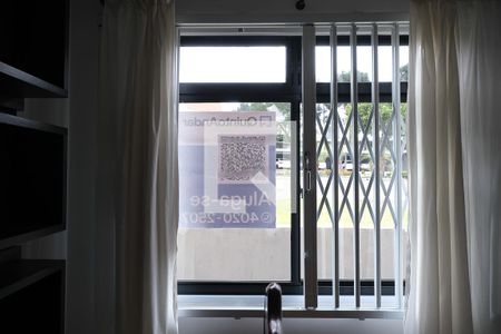 Vista da Sala de apartamento para alugar com 2 quartos, 59m² em Uberaba, Curitiba