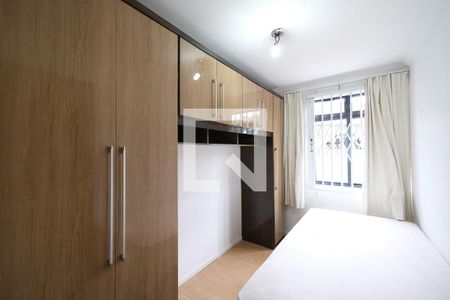 Quarto 1 de apartamento para alugar com 2 quartos, 59m² em Uberaba, Curitiba