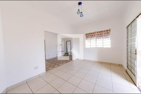 Sala de casa à venda com 4 quartos, 280m² em Carlos Prates, Belo Horizonte