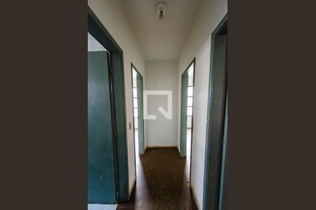 Corredor de apartamento à venda com 3 quartos, 101m² em Conjunto Califórnia, Belo Horizonte