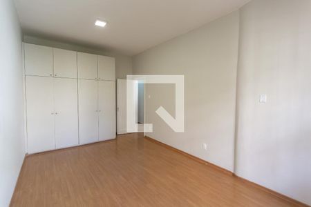 Quarto 1 de apartamento para alugar com 3 quartos, 110m² em Santo Antônio, Belo Horizonte