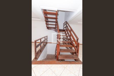 Sala Escada de casa à venda com 4 quartos, 332m² em Rubem Berta, Porto Alegre