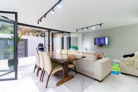 Sala de casa à venda com 4 quartos, 250m² em Jardim Itapeva, São Paulo