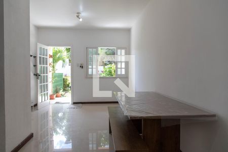 Sala de casa de condomínio para alugar com 2 quartos, 80m² em Stella Maris, Salvador