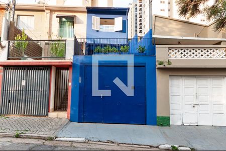 Casa à venda com 120m², 2 quartos e 1 vaga Casa à venda com 120m², 2 quartos e 1 vagaFachada