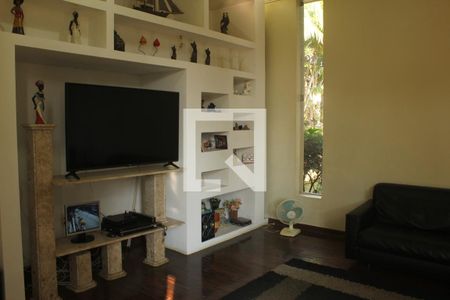 Detalhe Sala de TV de casa à venda com 6 quartos, 1205m² em Interlagos, São Paulo