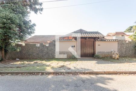 Casa para alugar com 1080m², 7 quartos e 8 vagas Casa para alugar com 1080m², 7 quartos e 8 vagasFachada
