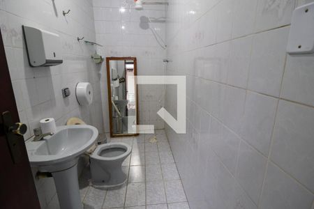 Banheiro de Serviço de casa para alugar com 3 quartos, 600m² em Vila Jacuí, São Paulo