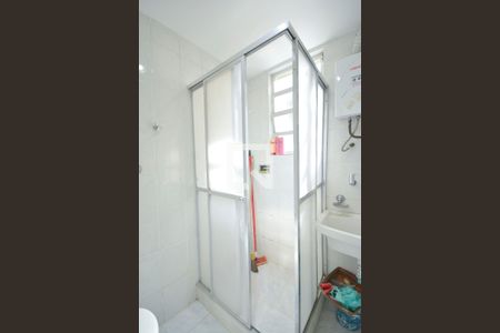 Banheiro de kitnet/studio para alugar com 1 quarto, 30m² em Catete, Rio de Janeiro