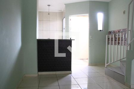 Sala de casa de condomínio para alugar com 2 quartos, 63m² em Vila Curuçá, São Paulo