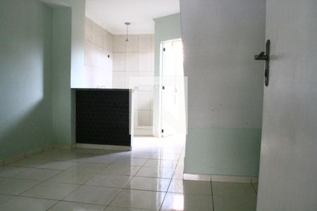 Sala de casa de condomínio para alugar com 2 quartos, 63m² em Vila Curuçá, São Paulo