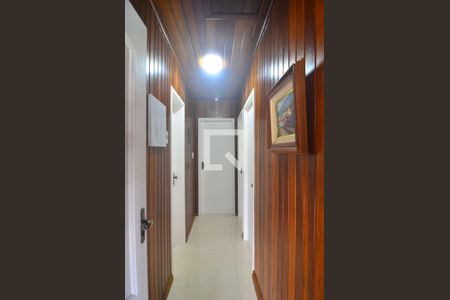 Corredor de casa à venda com 4 quartos, 234m² em Igara, Canoas