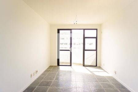 Apartamento à venda com 105m², 2 quartos e 3 vagasSala