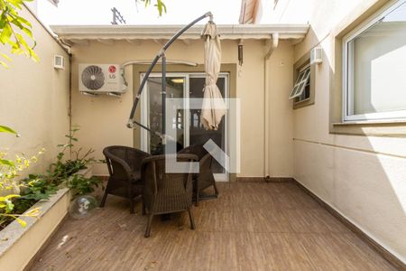 Casa à venda com 200m², 3 quartos e 5 vagas Casa à venda com 200m², 3 quartos e 5 vagasÁrea Externa