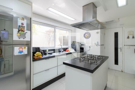 Casa à venda com 200m², 3 quartos e 5 vagas Casa à venda com 200m², 3 quartos e 5 vagasCozinha