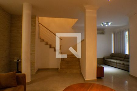 Sala -Esacadas de casa à venda com 4 quartos, 500m² em Chácara Inglesa, São Paulo
