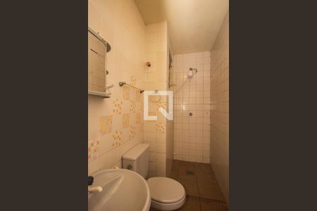 Banheiro de apartamento à venda com 1 quarto, 40m² em Cavalhada, Porto Alegre