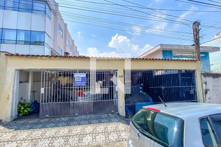 Casa para alugar com 250m², 4 quartos e 4 vagas Casa para alugar com 250m², 4 quartos e 4 vagasFachada