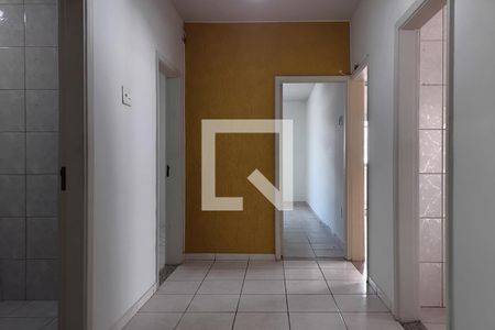 Corredor de apartamento para alugar com 3 quartos, 60m² em Jardim Guanabara, Rio de Janeiro