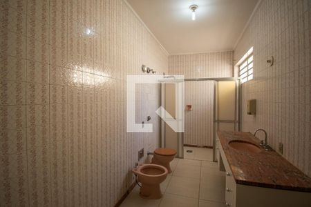 Casa para alugar com 290m², 3 quartos e 2 vagas Casa para alugar com 290m², 3 quartos e 2 vagasBanheiro da Suíte