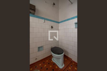 Casa para alugar com 290m², 3 quartos e 2 vagas Casa para alugar com 290m², 3 quartos e 2 vagasBanheiro de Serviço