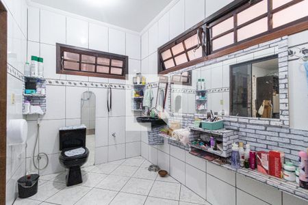 Banheiro da suíte 1 de casa à venda com 3 quartos, 120m² em Recanto das Rosas, Osasco