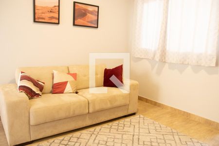 Sala de casa de condomínio à venda com 2 quartos, 88m² em Vila Nilo, São Paulo