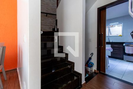 Escada de casa de condomínio para alugar com 3 quartos, 120m² em Xaxim, Curitiba