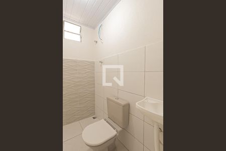 Banheiro de casa para alugar com 1 quarto, 28m² em Jardim Presidente Dutra, Guarulhos