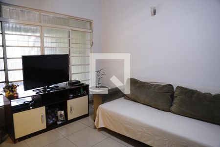 Sala de casa à venda com 3 quartos, 125m² em Parque Maria Domitila, São Paulo