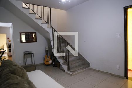 Sala de casa à venda com 3 quartos, 125m² em Parque Maria Domitila, São Paulo