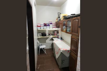 Despensa  de casa à venda com 4 quartos, 282m² em Padroeira, Osasco