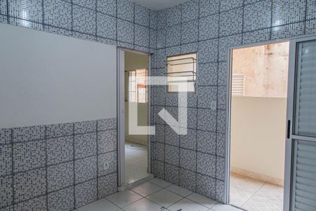 Cozinha de casa para alugar com 1 quarto, 50m² em Vila Bertioga, São Paulo