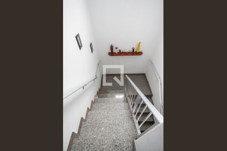 Escadas de casa à venda com 2 quartos, 350m² em Jardim Sao Jose, São Paulo