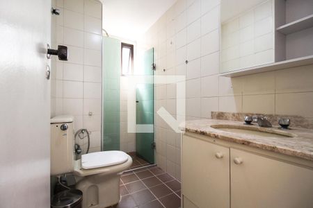 Banheiro  de apartamento à venda com 1 quarto, 42m² em Indianópolis, São Paulo