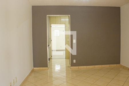 Sala de casa de condomínio para alugar com 4 quartos, 114m² em Jardim Isis, Cotia