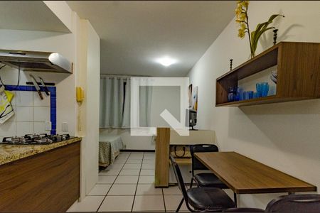 Sala/Cozinha de apartamento para alugar com 1 quarto, 28m² em Ondina, Salvador