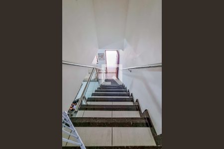 Escada de casa à venda com 3 quartos, 180m² em Jaqueline, Belo Horizonte