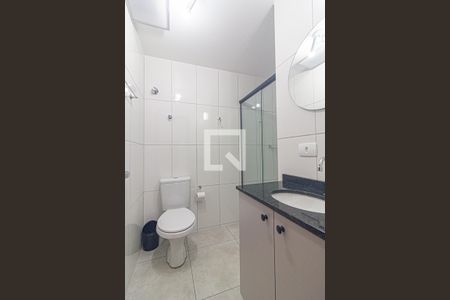 Banheiro de apartamento para alugar com 1 quarto, 30m² em Centro, Curitiba