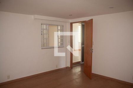 Quarto de casa para alugar com 1 quarto, 90m² em Centro, Nilópolis