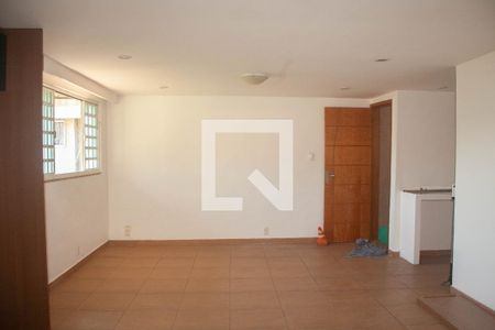 Sala de casa para alugar com 1 quarto, 90m² em Centro, Nilópolis