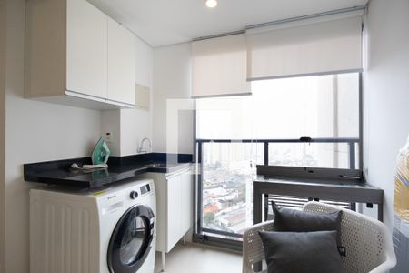 Sacada e área de serviço de apartamento para alugar com 1 quarto, 28m² em Vila Yara, Osasco