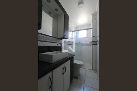 Banheiro de apartamento à venda com 2 quartos, 58m² em Parque Assuncao, Taboão da Serra