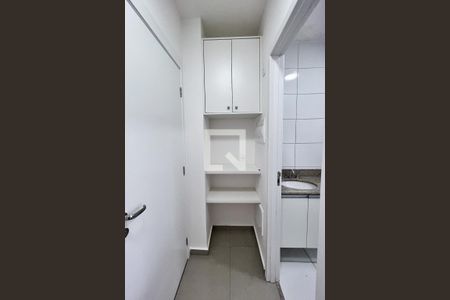 Corredor de kitnet/studio para alugar com 1 quarto, 27m² em Indianópolis, São Paulo