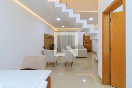 Sala estar de casa à venda com 3 quartos, 235m² em São Lucas, São Paulo