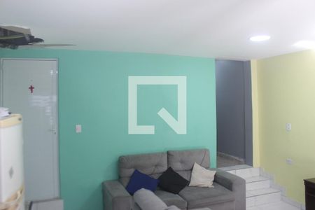 Sala de casa para alugar com 3 quartos, 87m² em Jardim Ester Yolanda, São Paulo