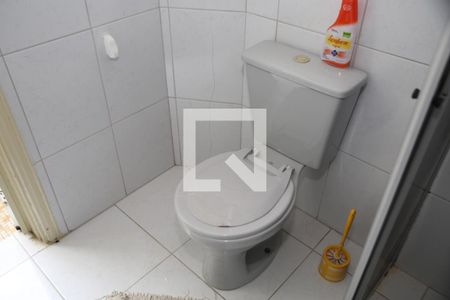 Banheiro de kitnet/studio para alugar com 1 quarto, 38m² em Guilhermina, Praia Grande